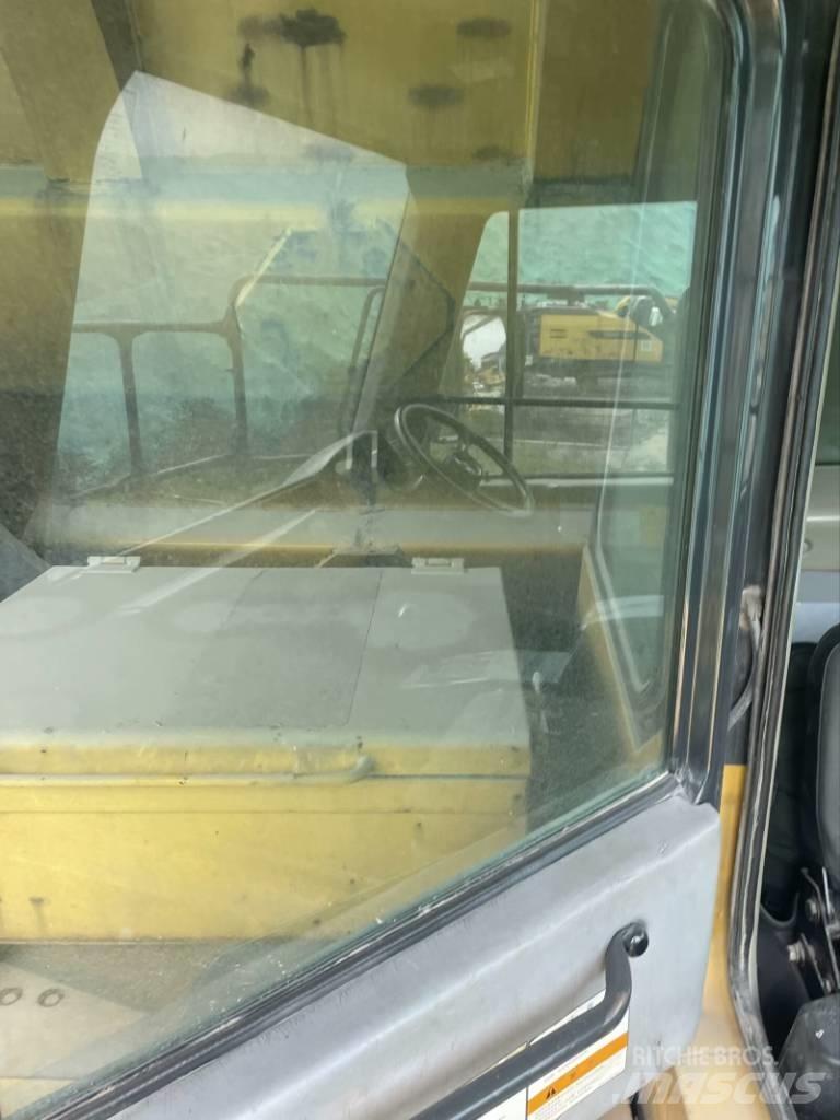 Komatsu HD 605-7 刚性自卸车