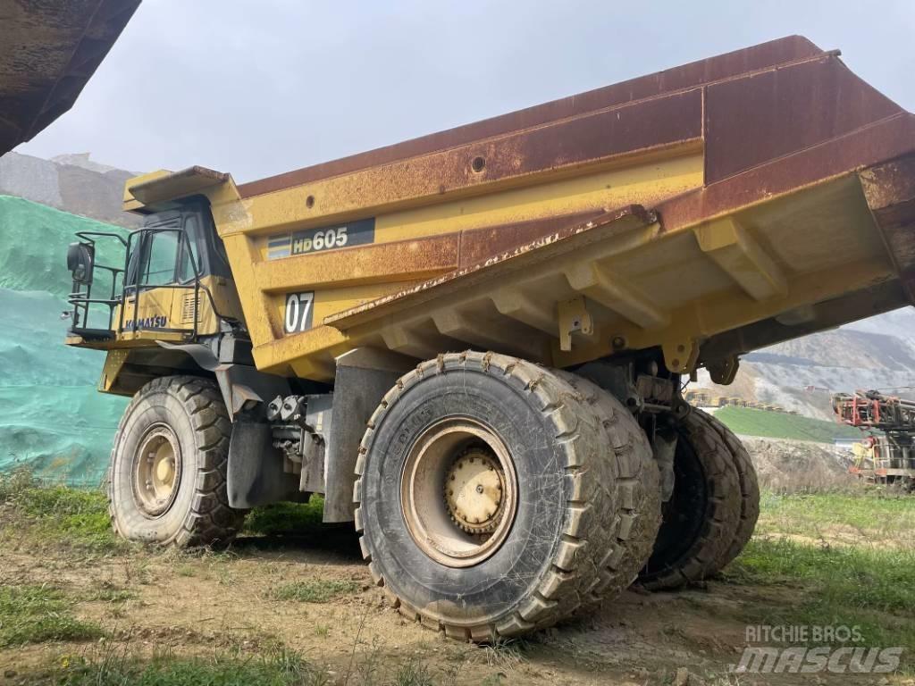 Komatsu HD 605-7 刚性自卸车