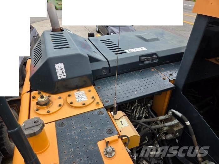 Hyundai HW 145 轮式挖掘机