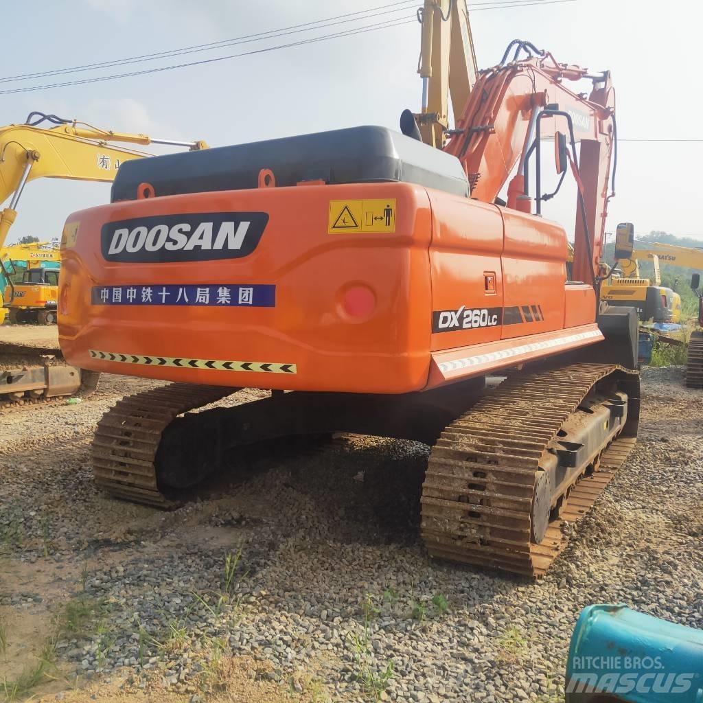 Doosan DX260LC 履带挖掘机