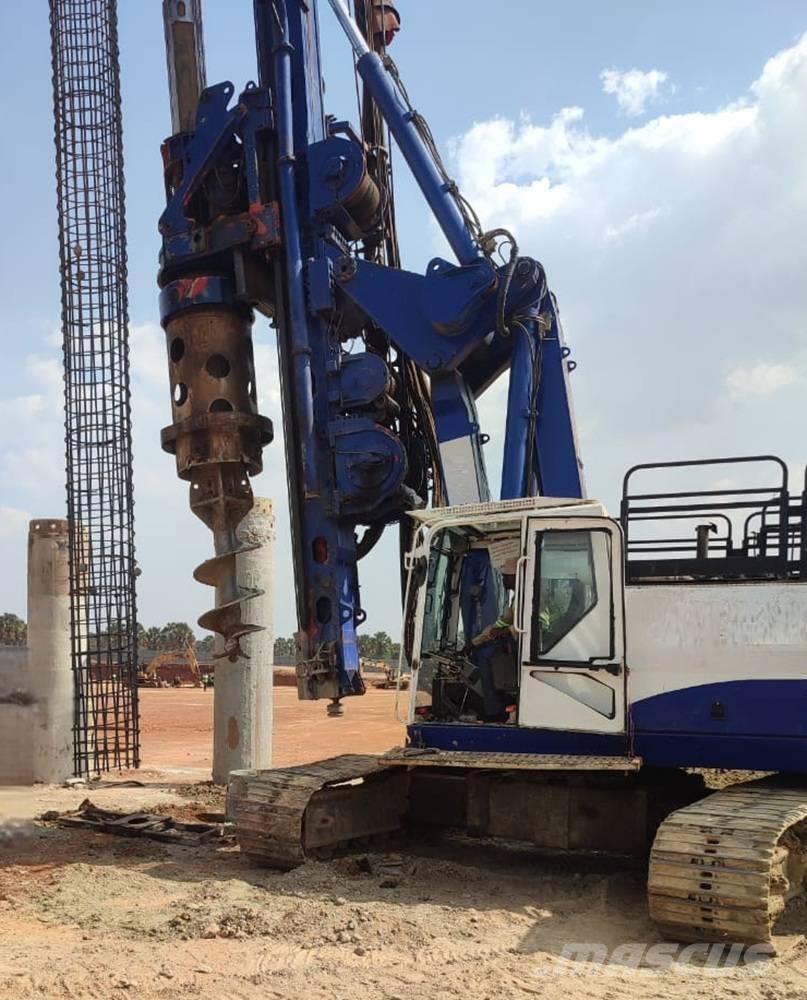 Bauer BG 18 H 打桩机