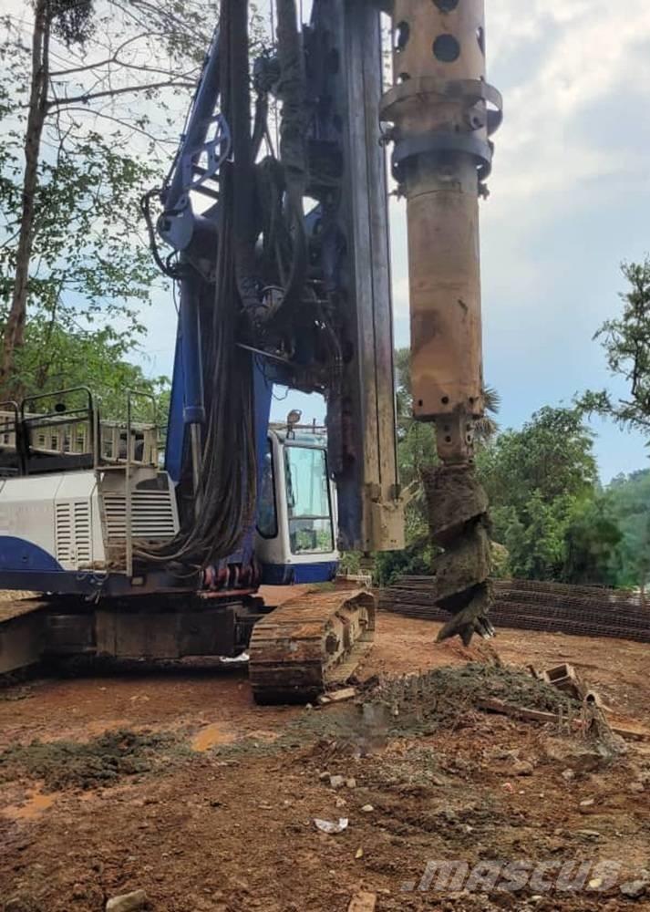 Bauer BG 18 H 打桩机