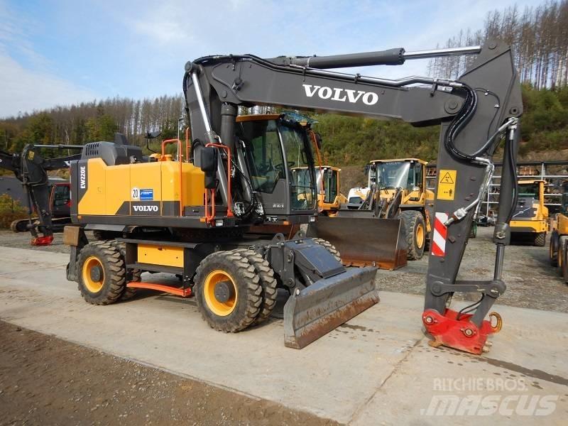 Volvo EW 220 E 轮式挖掘机