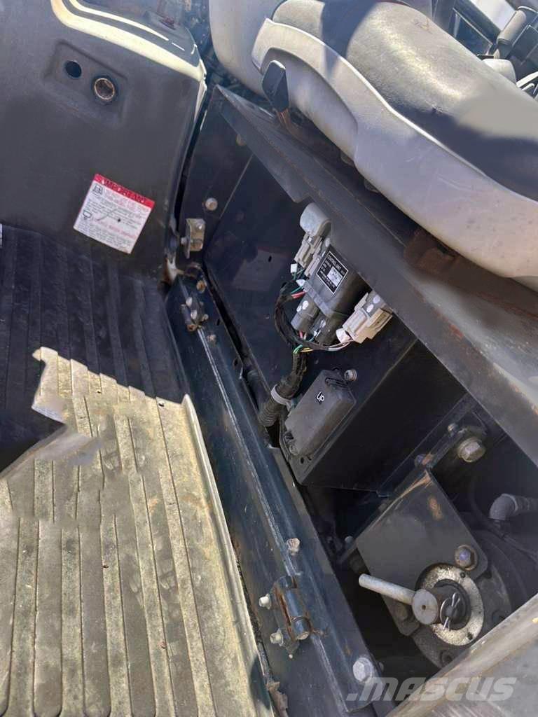 Hitachi ZX 27 U 小型挖掘机