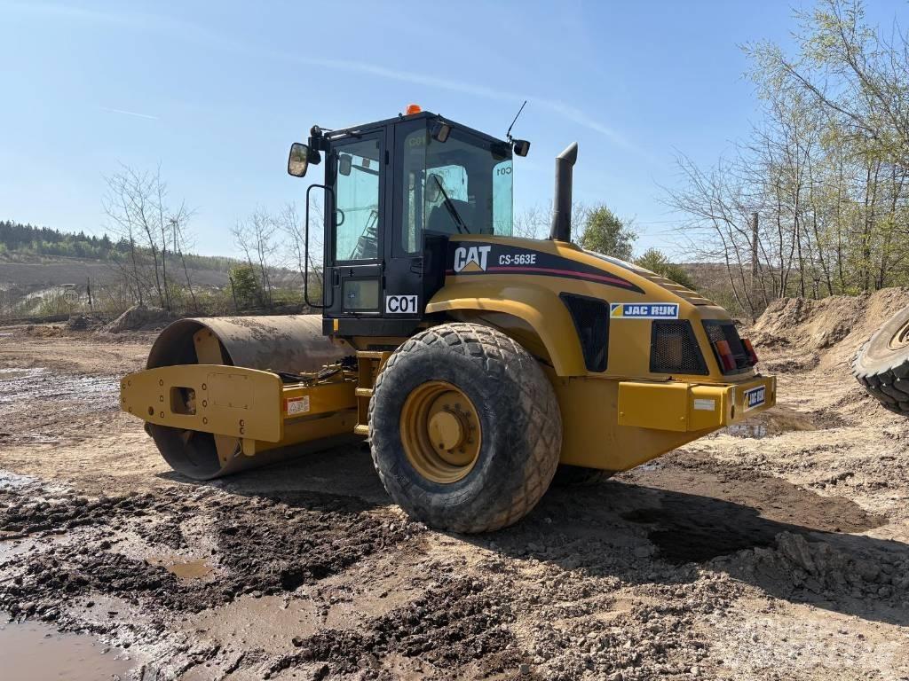 CAT CS 563 E 单轮压路机