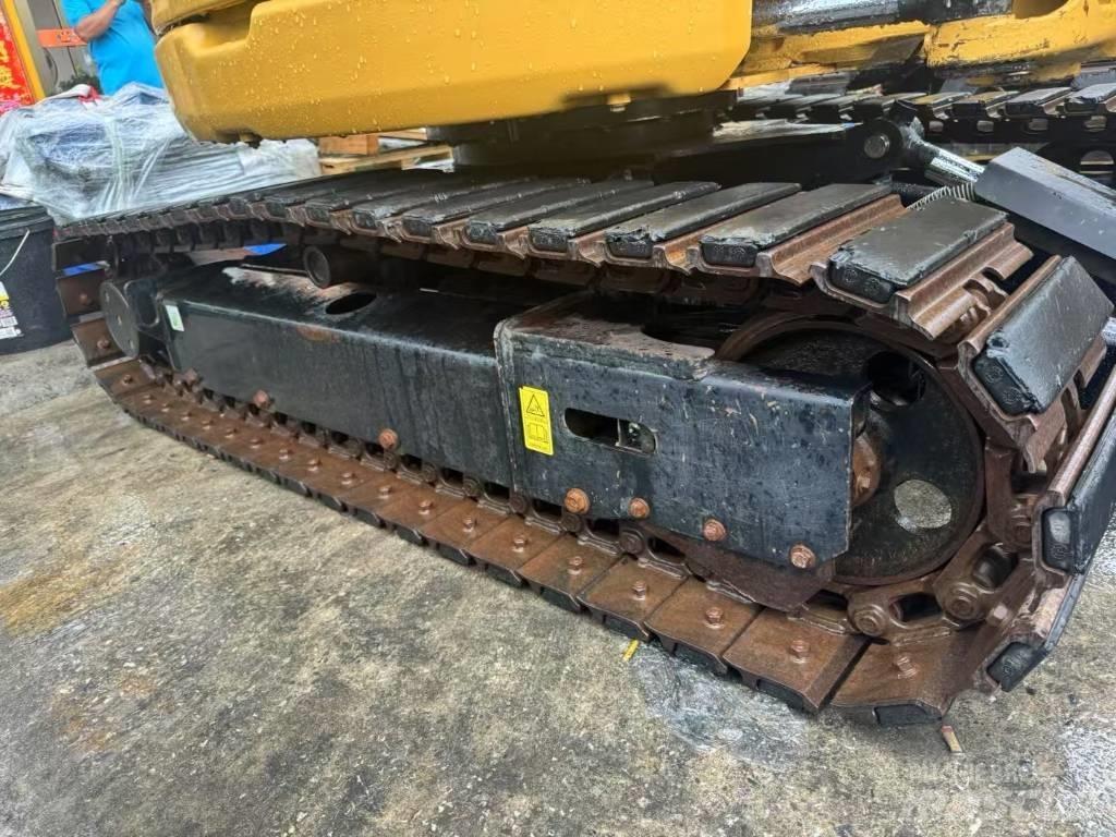 CAT 304 CR 小型挖掘机