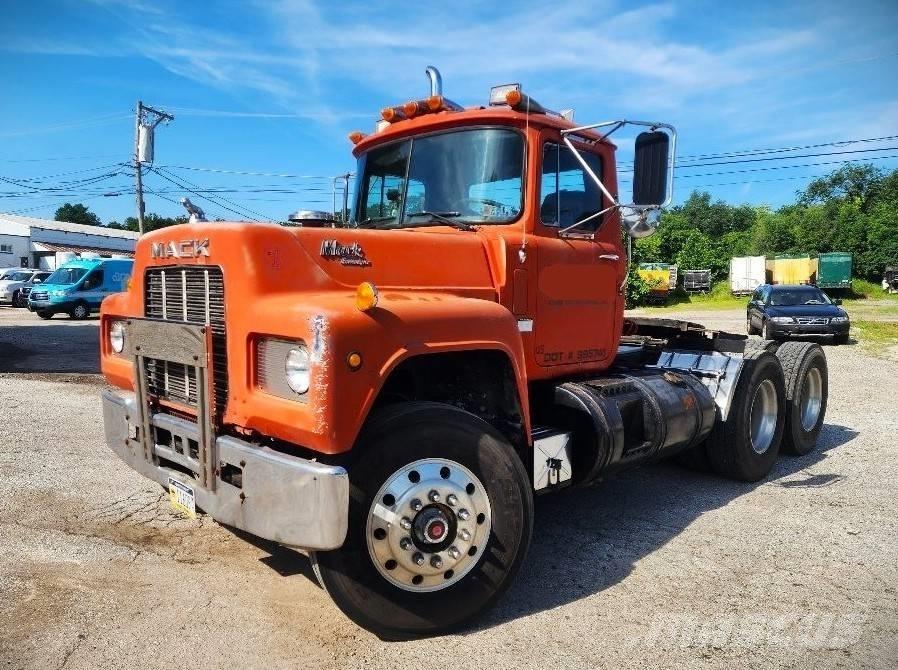 Mack R 688 ST 牵引车