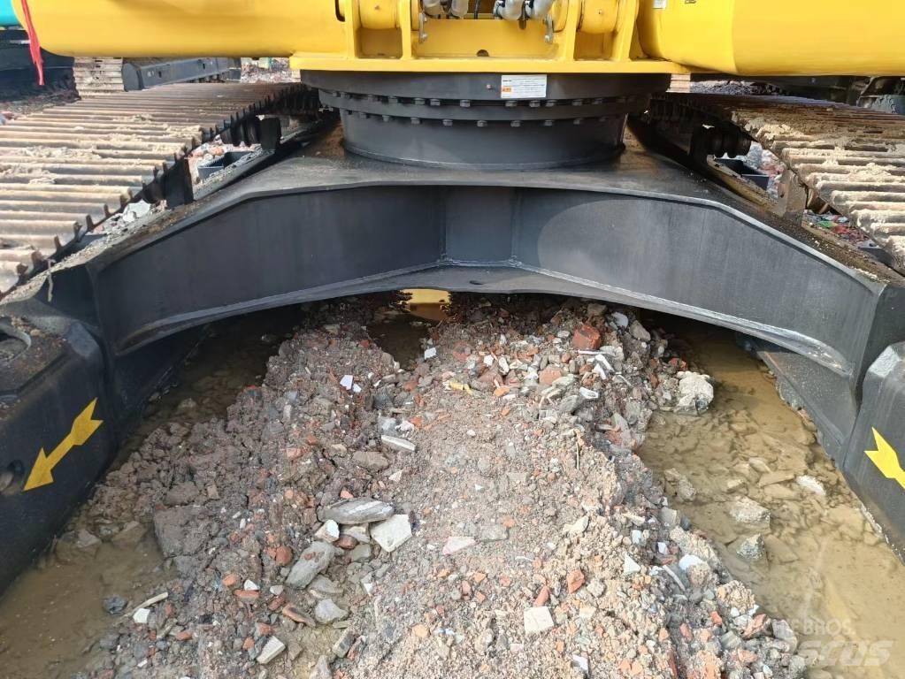 Komatsu PC 200-8 履带挖掘机