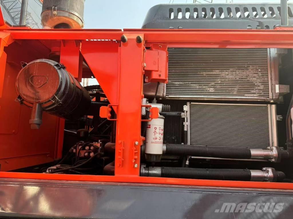 Doosan DX300 履带挖掘机