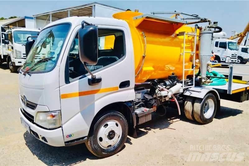 Hino 300 614 其他货车