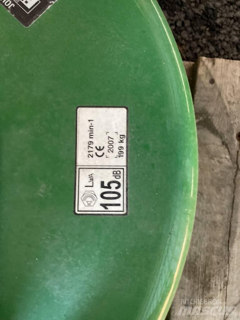 John Deere 7 Iron 路面维护设备-其他