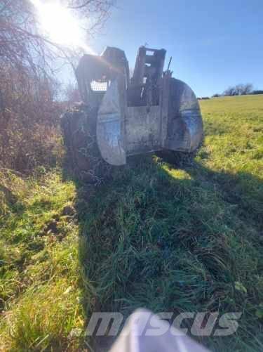 Timberjack 240C 粉碎机