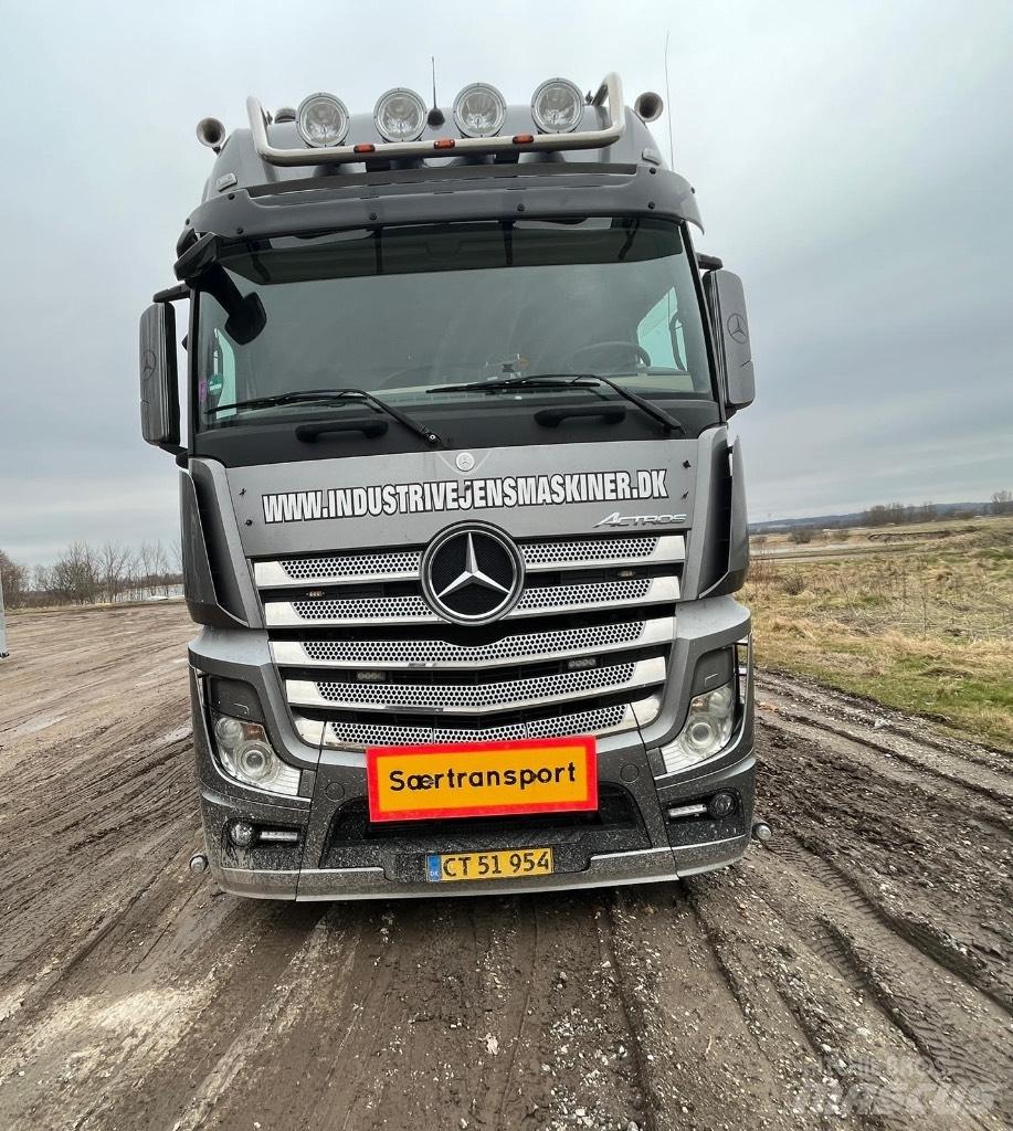 Mercedes-Benz 4158 牵引车