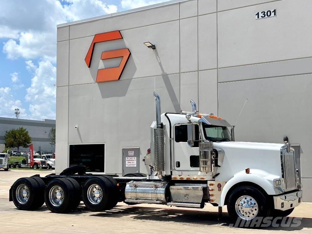 Kenworth W 900 牵引车