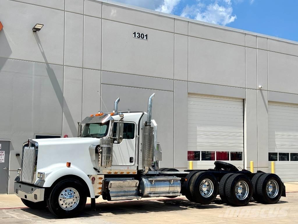 Kenworth W 900 牵引车
