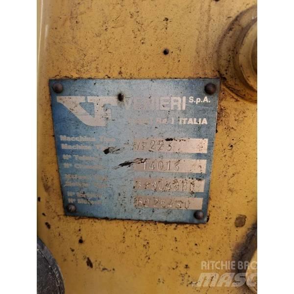 Venieri 2.23 反铲装载机