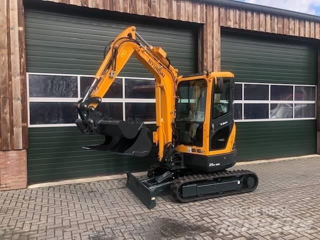 Hyundai R25Z-9AK 小型挖掘机