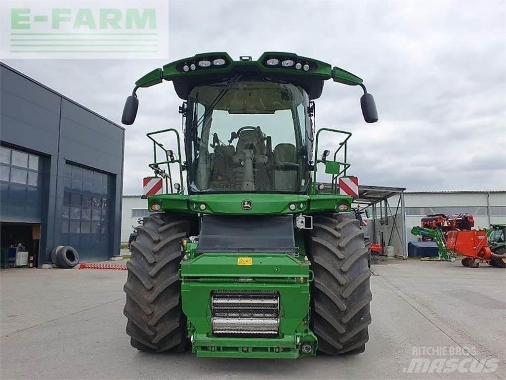John Deere 9800 自走式青贮饲料收割机