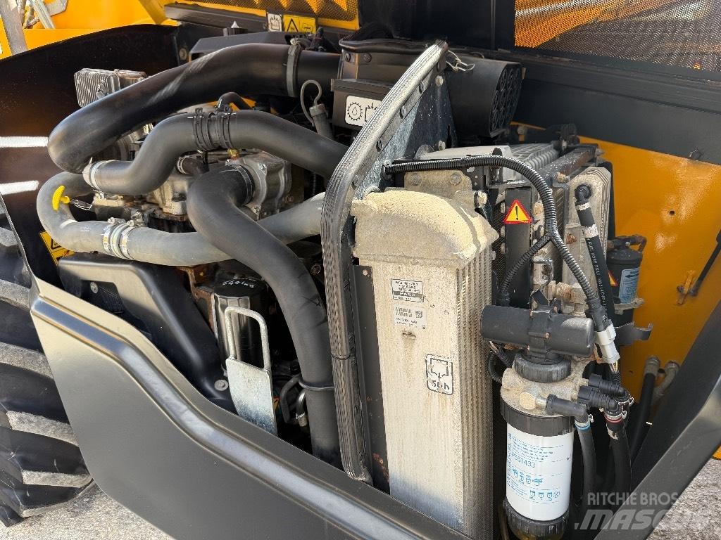 JCB 540-140 伸缩臂叉装车|叉装车