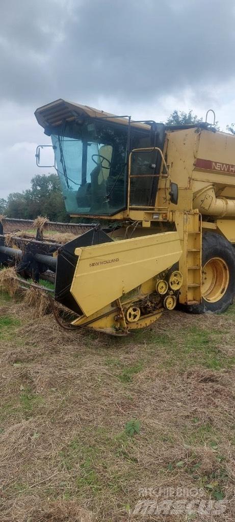 New Holland TX 34 联合收割机