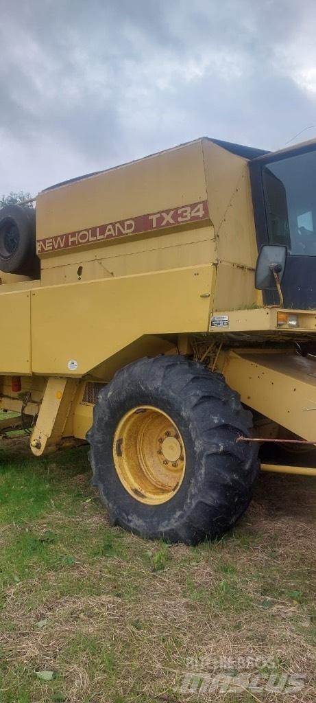 New Holland TX 34 联合收割机