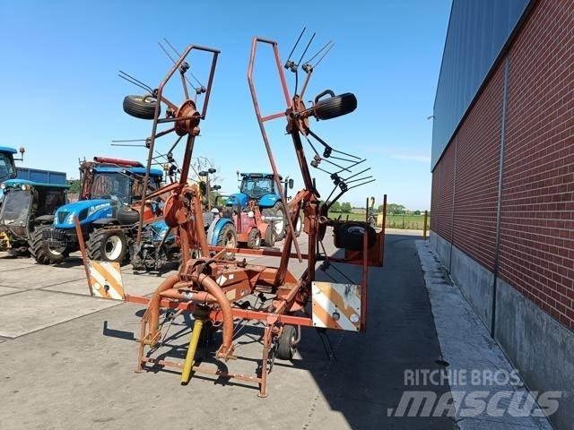 Kuhn GF6301 MH 犁耙和摊草机