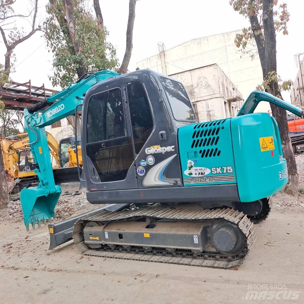 Kobelco SK75 中型挖掘机
