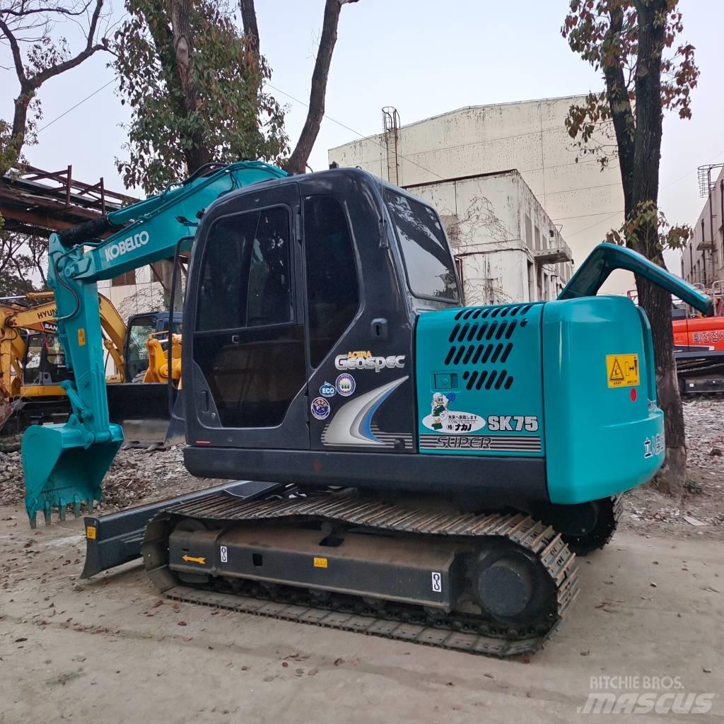 Kobelco SK75 中型挖掘机