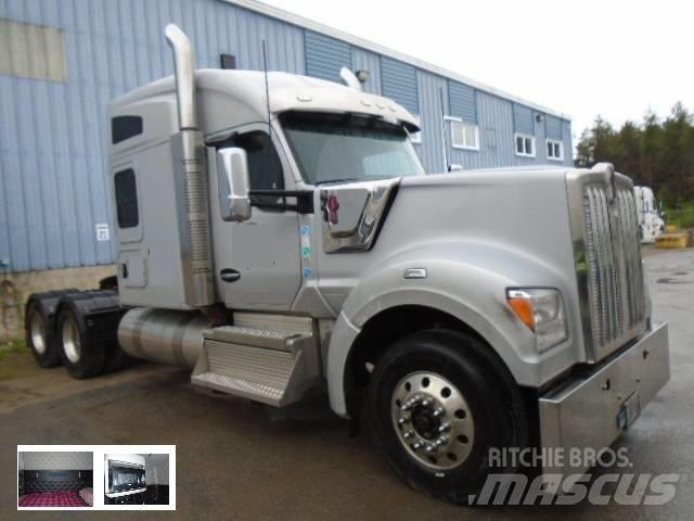 Kenworth W 990 牵引车