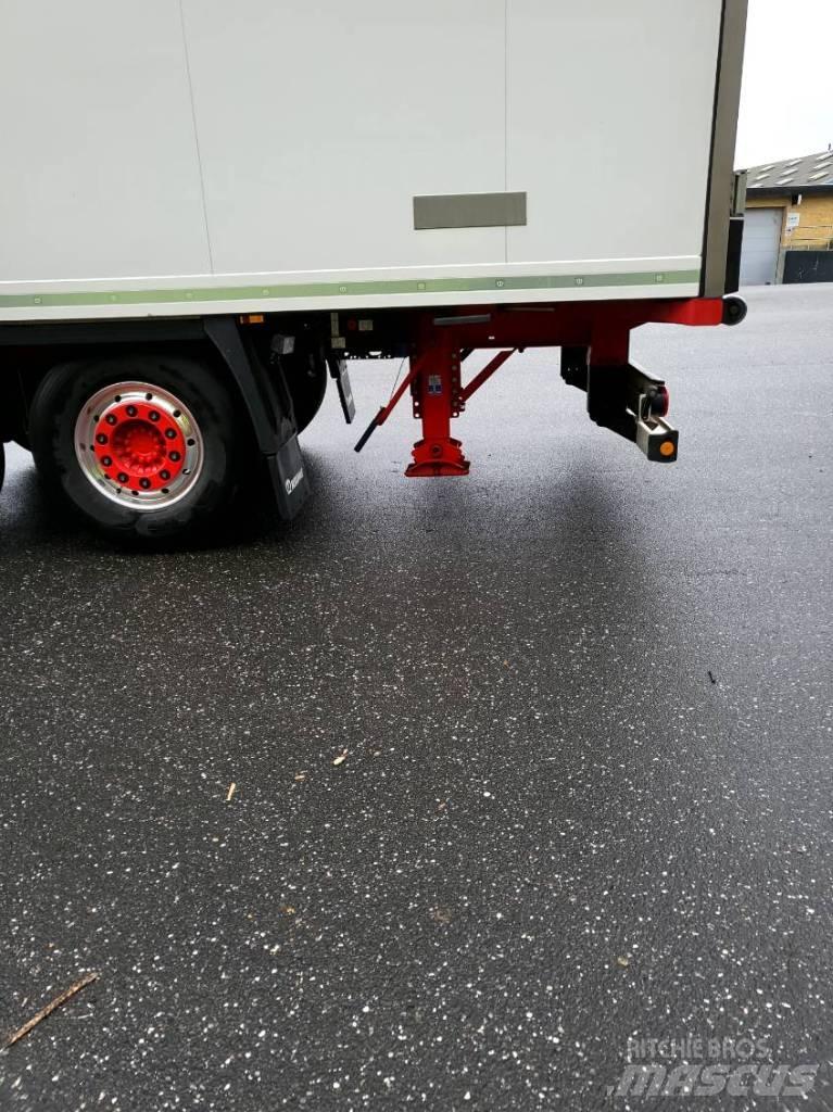 Krone Bokstrailer 半挂厢式车