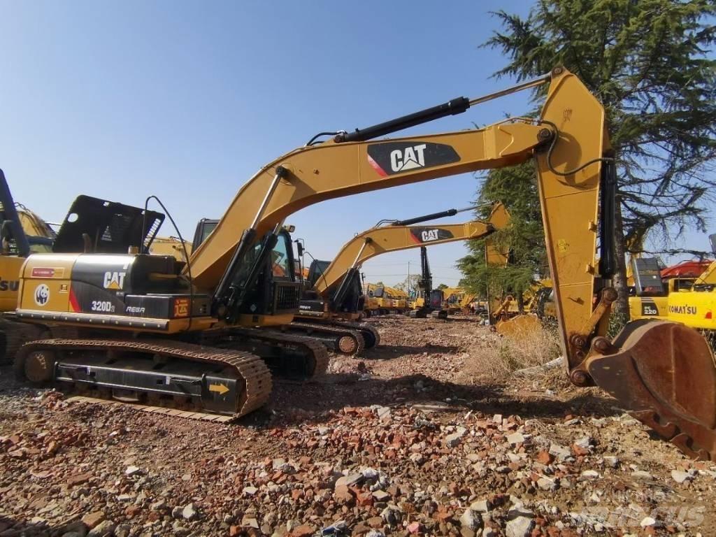 CAT 320 中型挖掘机