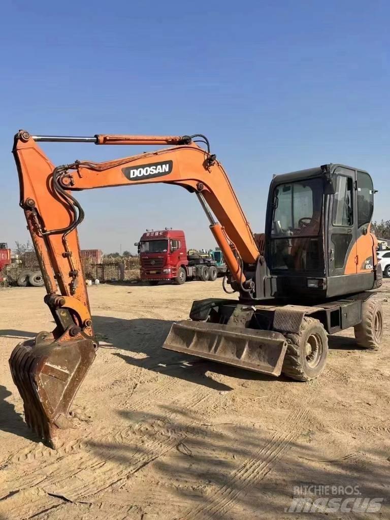 Doosan DX60W 轮式挖掘机