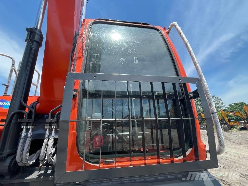 Doosan DX 300 LC 履带挖掘机