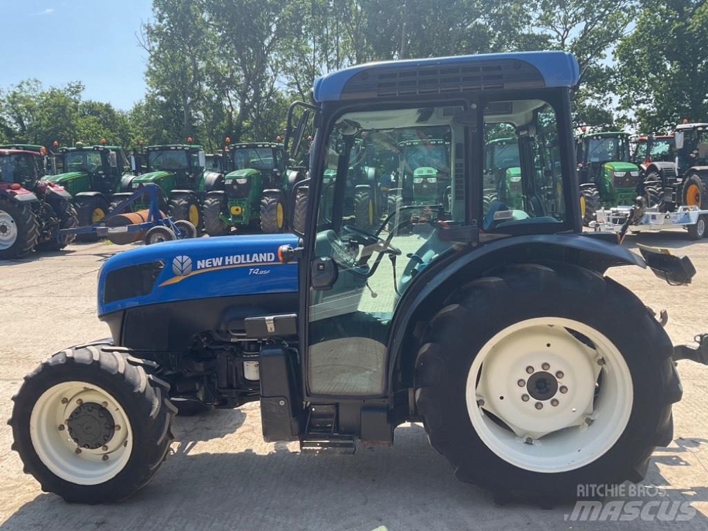 New Holland T 4.85 拖拉机/农用车