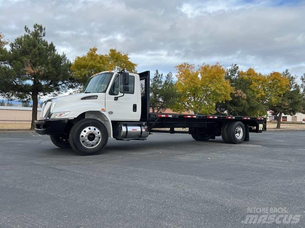 International 4300 平板栏板货车