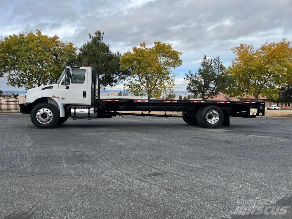 International 4300 平板栏板货车