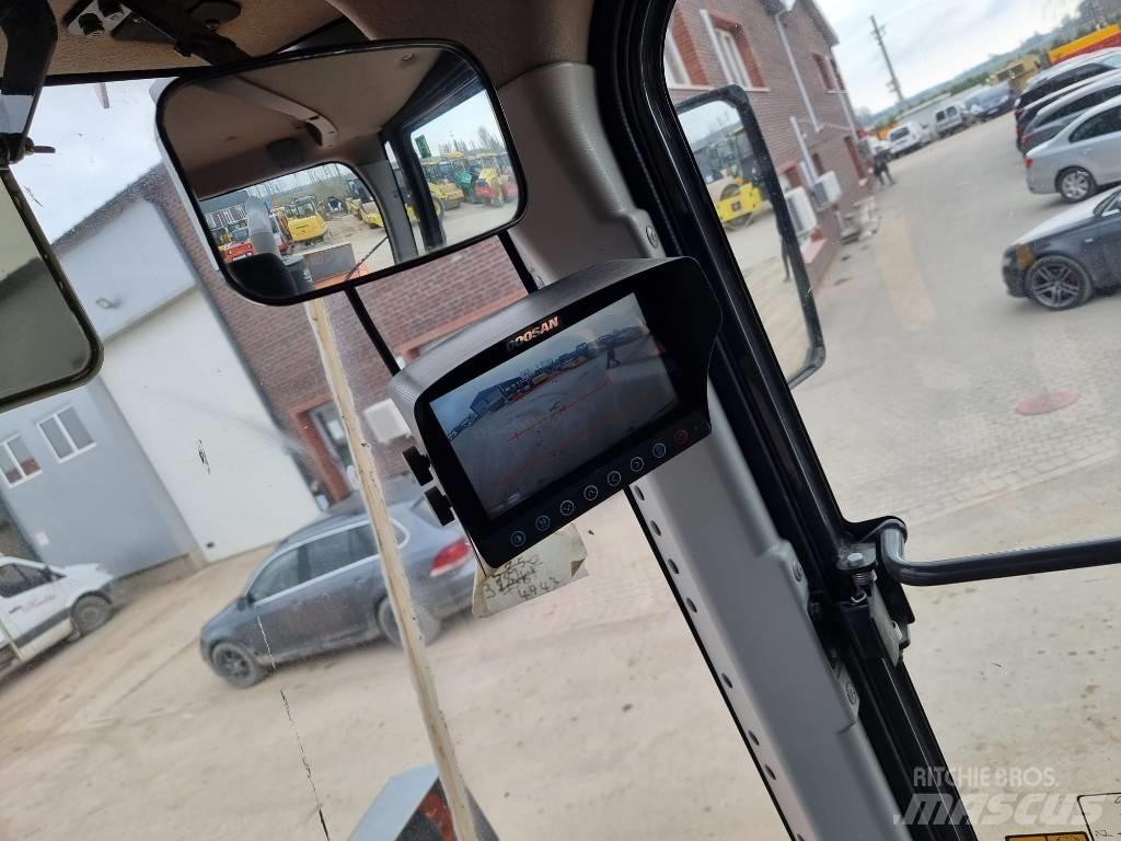Doosan DL 200-3 轮式装载机
