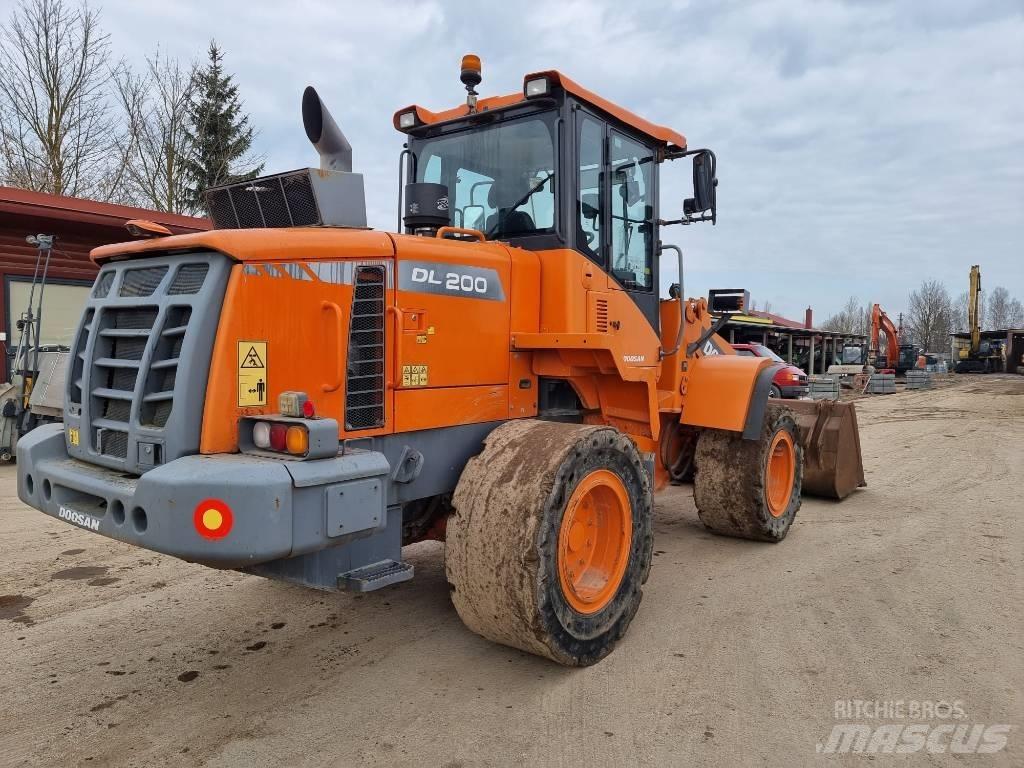Doosan DL 200-3 轮式装载机