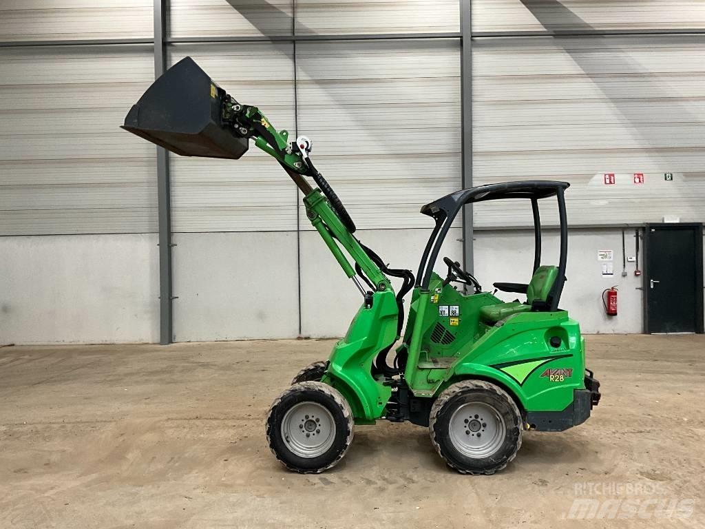 Avant R 28 小型装载机