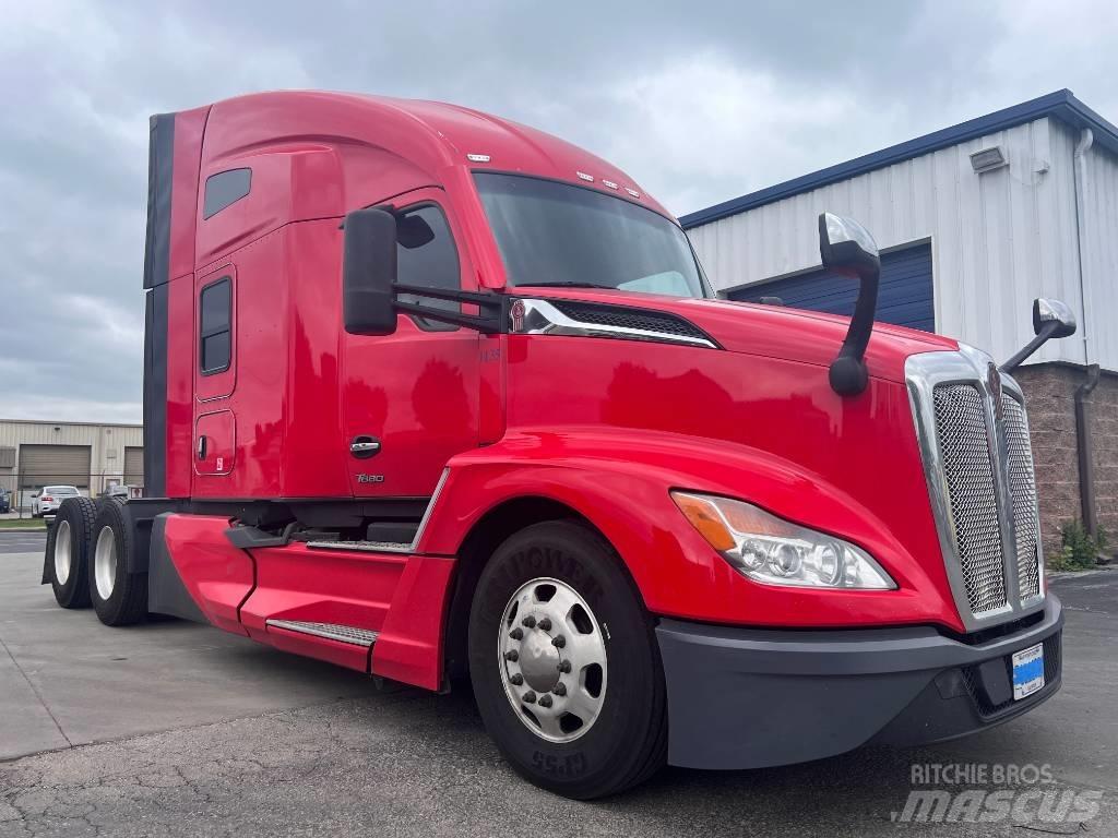 Kenworth T 680 牵引车
