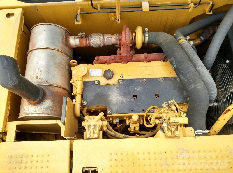 CAT 323 履带挖掘机