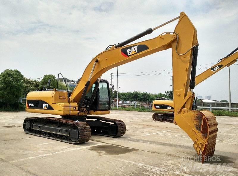 CAT 323 履带挖掘机