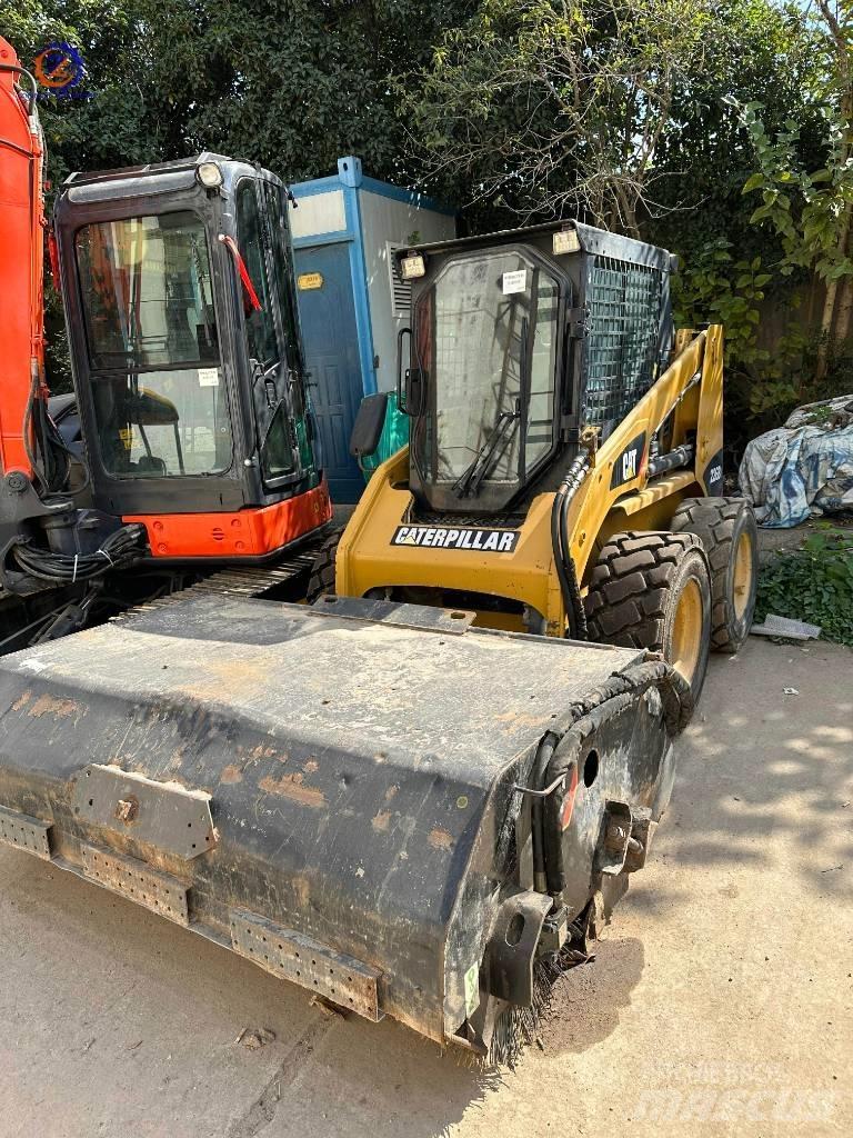 CAT 226 B 滑移装载机