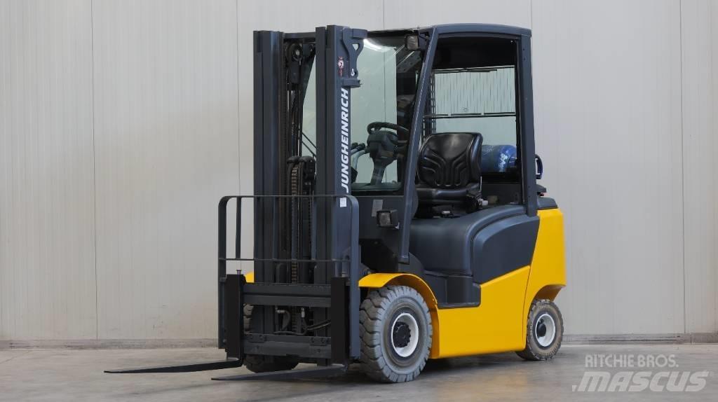Jungheinrich TFG 320 天然气叉车