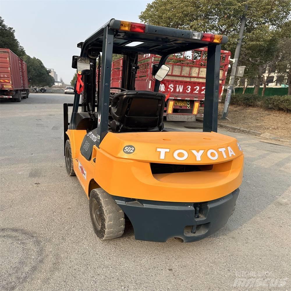 Toyota 62-7 FD N 30 柴油叉车