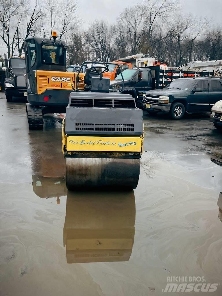 Bomag BW 100 AD-3 双轮压路机