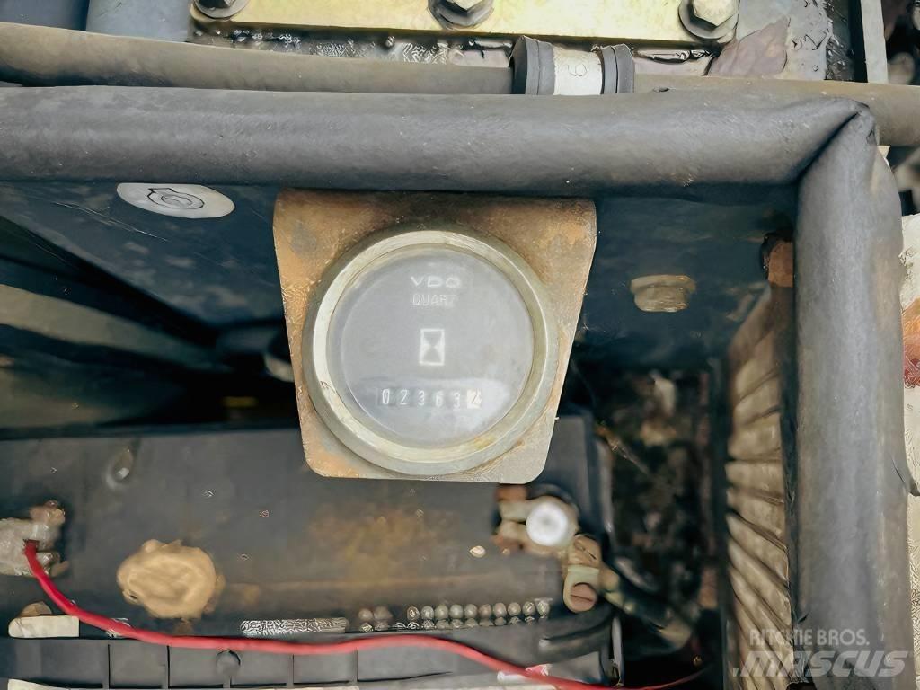 Bomag BW 100 AD-3 双轮压路机