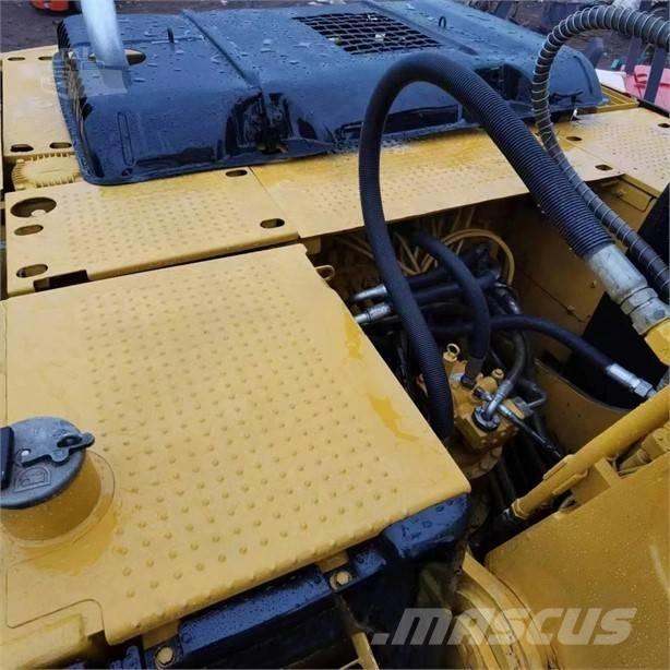 CAT 320D 履带挖掘机