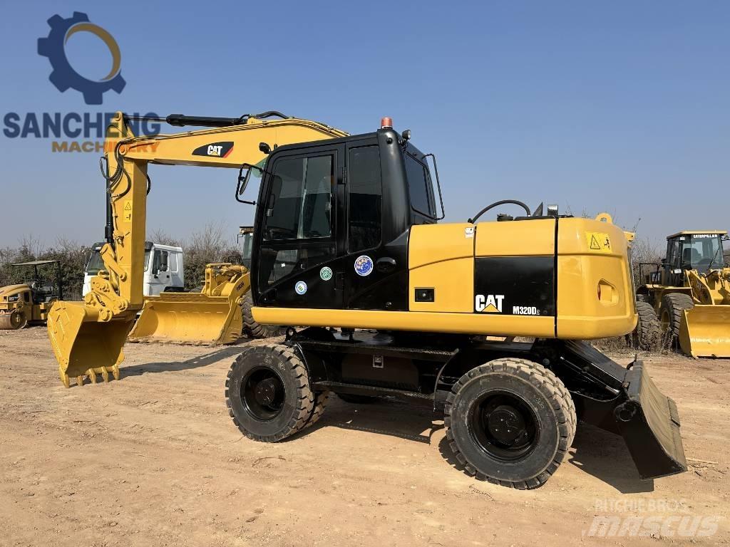 CAT M320D 轮式挖掘机