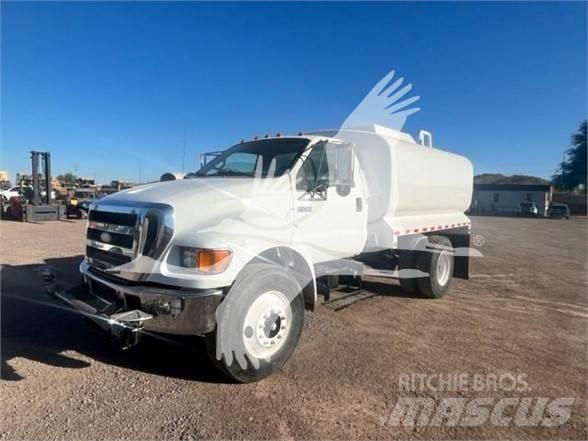 Ford F750 油罐车